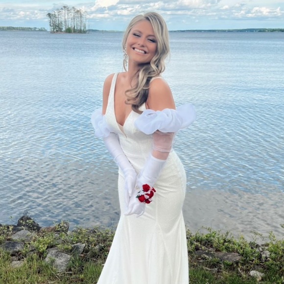 Meet your Posher, Addison - Picture 1 of 1